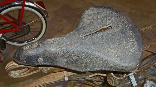 Antique-leather-saddle-01.jpg