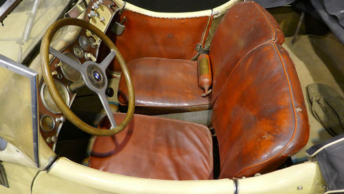 BMW-artificial-leather-classic-car.jpg