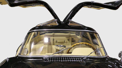 Mercedes-300SL-Leather-Interior.jpg