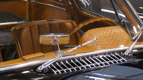 Ostrich-leather-dash-board-mercedes-classic-car.jpg