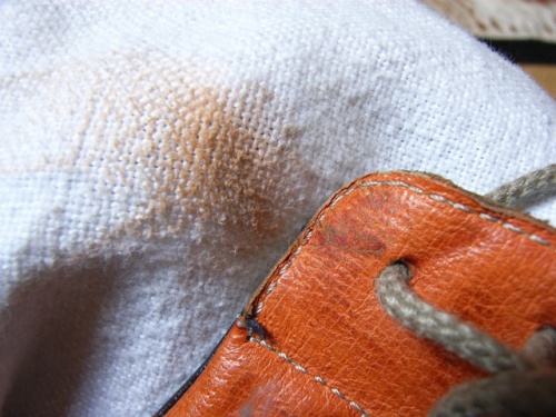 Dye transfer from leather -  - The Leather  Dictionary