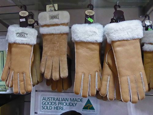 Sheep-skin-gloves-01.jpg